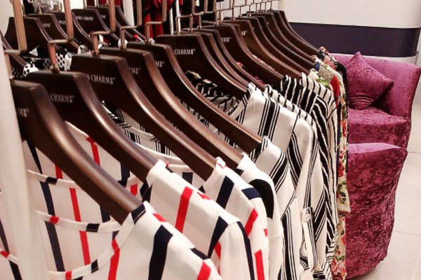 貌魅女装店铺展示