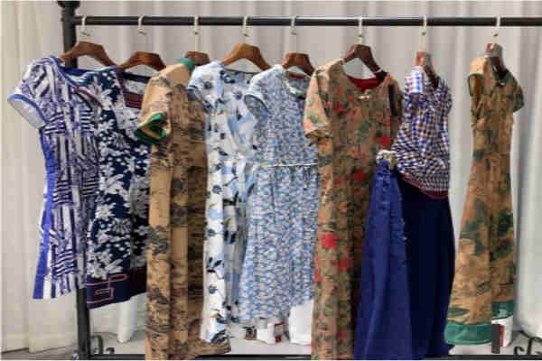 弄花香女装店铺形象