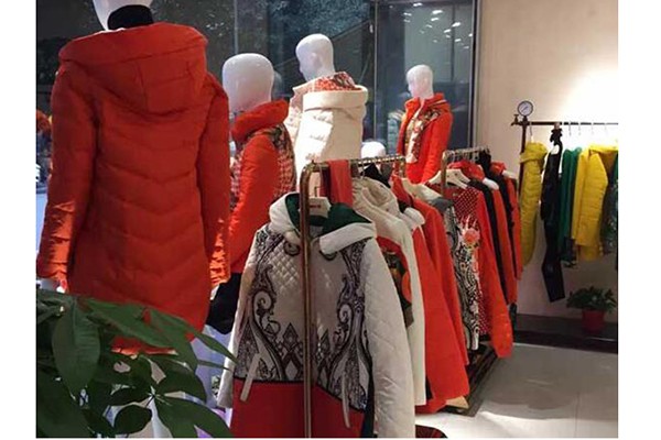 夏姿绮女装店铺展示