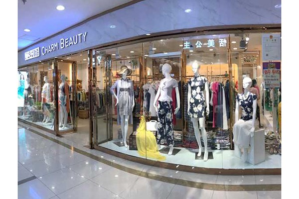 夏姿绮女装店铺展示