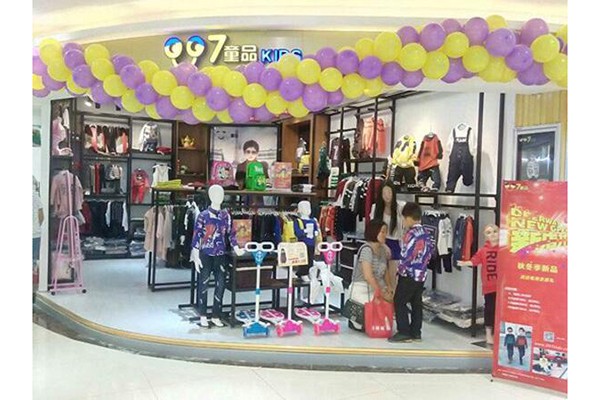 007童品童装店铺展示