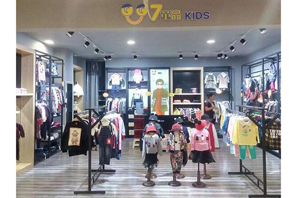 007童品童装店铺展示