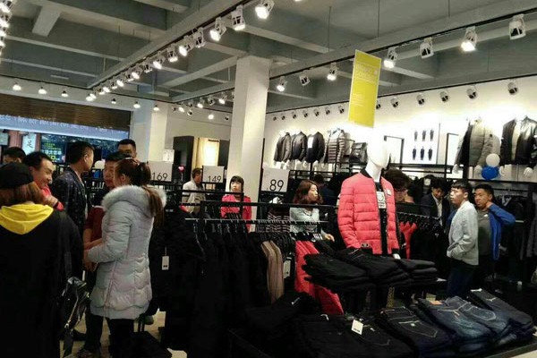 HS男装店铺展示