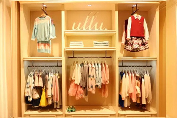 优露童装店铺展示