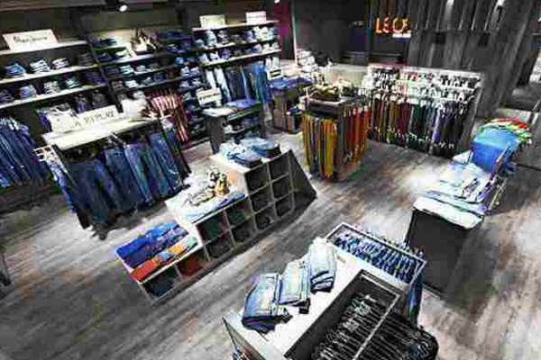 梵琴坊女装店铺展示