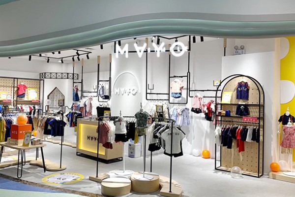 五月童品童装店铺形象