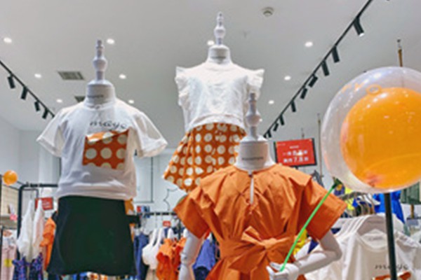 五月童品童装店铺形象