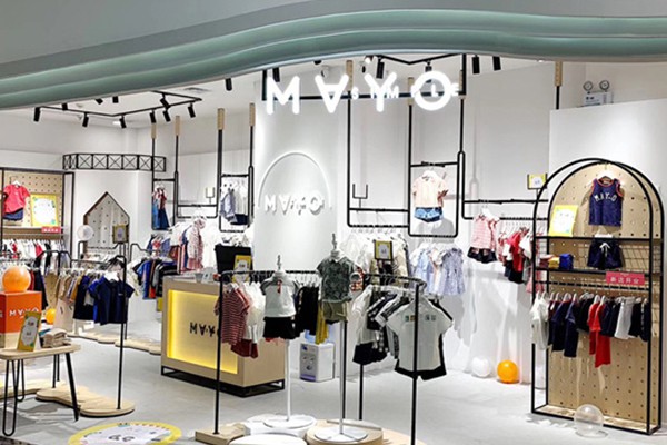 五月童品童装店铺形象