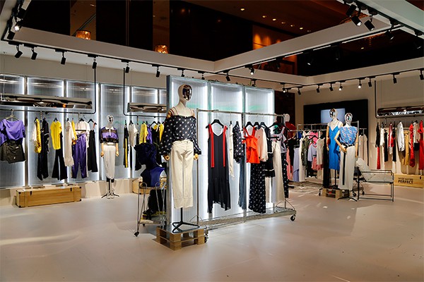 珞炫女装店铺展示