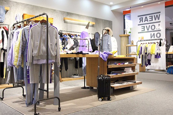 欧抱抱童装店铺展示