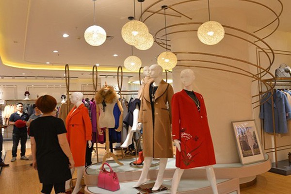 姿艾女装店铺展示