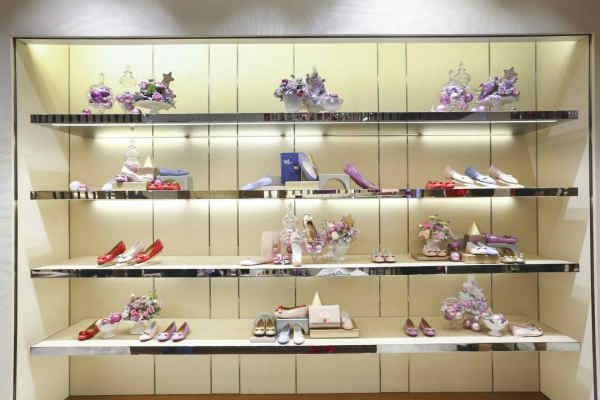 菲拉格慕休闲装店铺展示