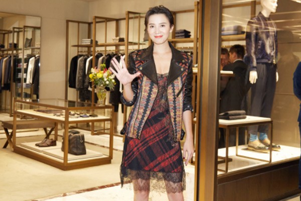 艾特罗休闲装店铺形象