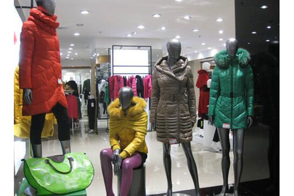 摩多伽格女装店铺展示