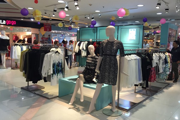嶼思女装店铺展示