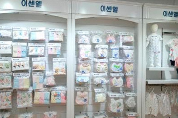 伊善儿童装店铺展示