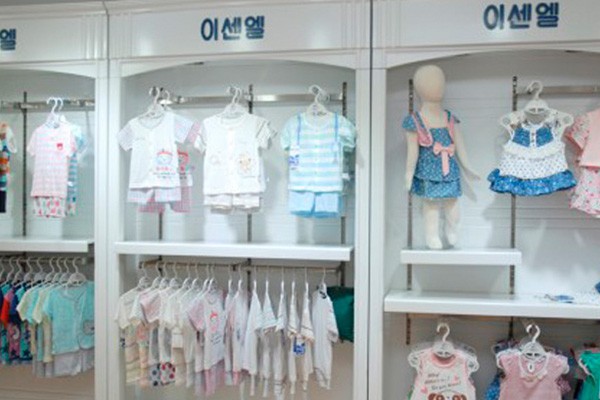伊善儿童装店铺展示