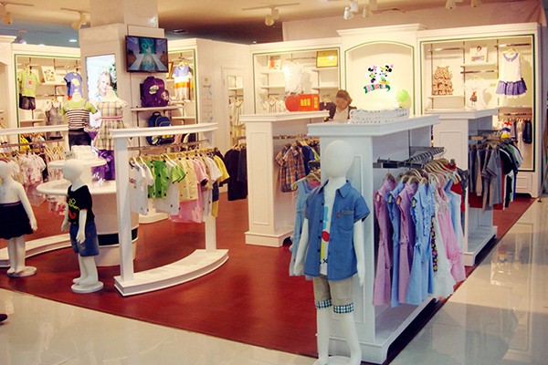 米琪派童装店铺展示
