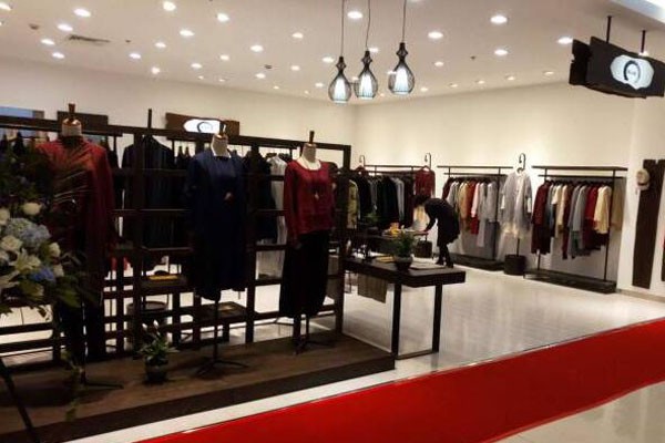 述色女装店铺展示