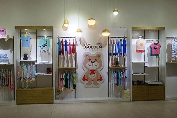 金色童年童装店铺展示