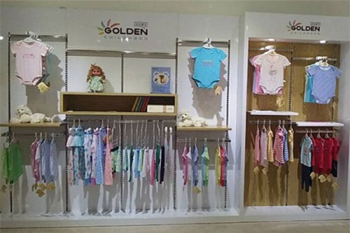 金色童年童装店铺展示