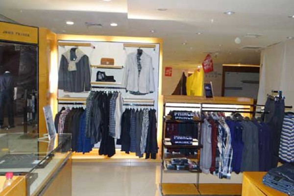 佩雷斯/约翰王子男装店铺展示