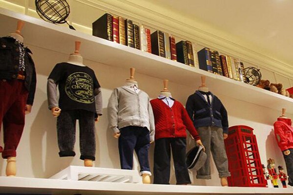 小神童童装店铺展示