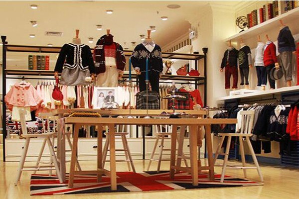 小神童童装店铺展示