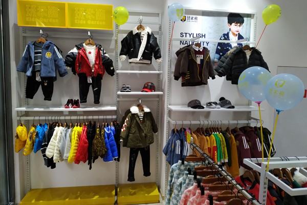 班米熊童装店铺形象