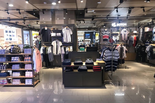波顿休闲装店铺展示