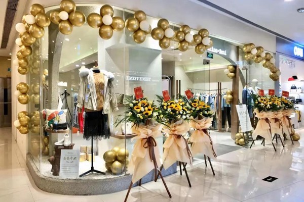 艾凸苏希Aitoo.Suxi女装店铺展示