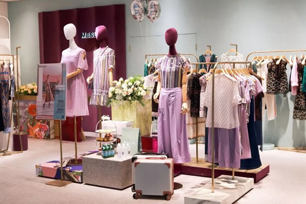 米岫女装店铺展示