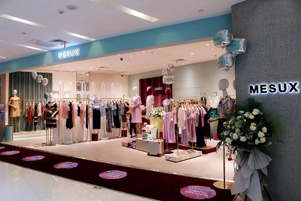 米岫女装店铺展示
