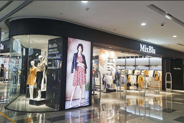 迷丝布女装店铺展示