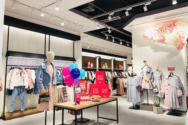 迷丝布女装店铺展示