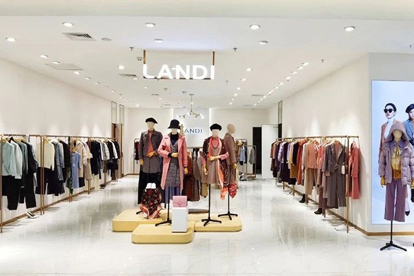 蓝地女装店铺展示