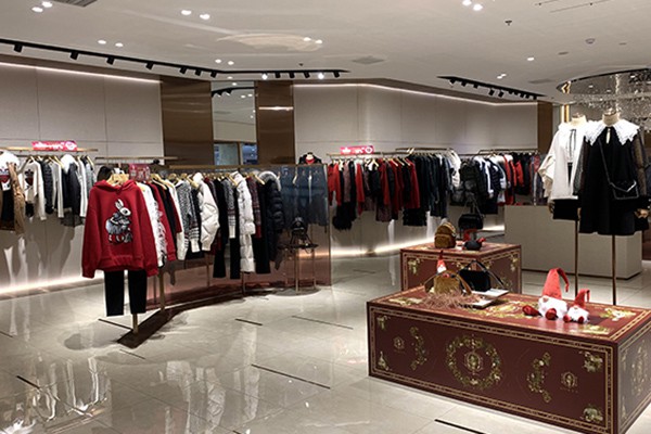 卓雅女装店铺形象