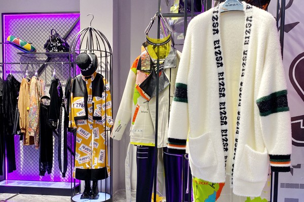艾卓拉女装店铺展示