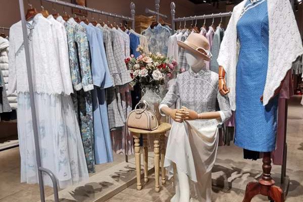 固执女装店铺展示