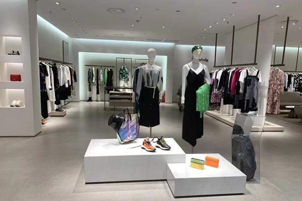 钰一女装店铺展示