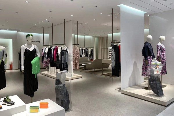 钰一女装店铺展示