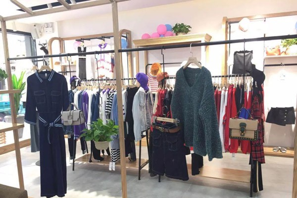 至感休闲装店铺展示