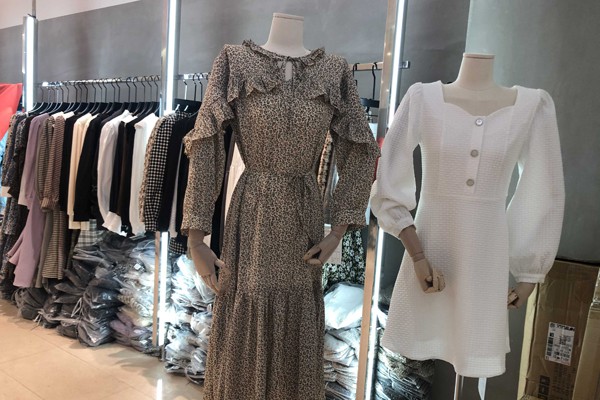 砾赫女装店铺形象