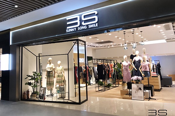 尚艾诗女装店铺展示