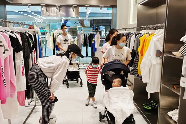 UIIJII休闲装店铺展示