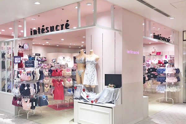 安秀丽内衣店铺展示