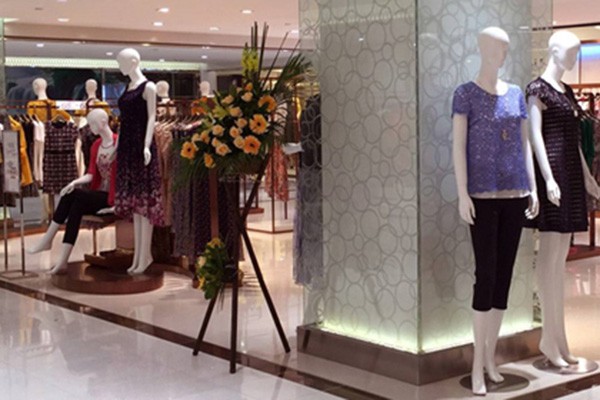曼哈芙女装店铺展示