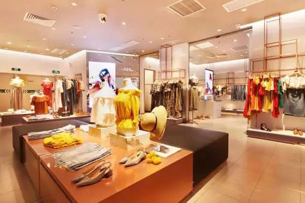 爱客女装店铺展示