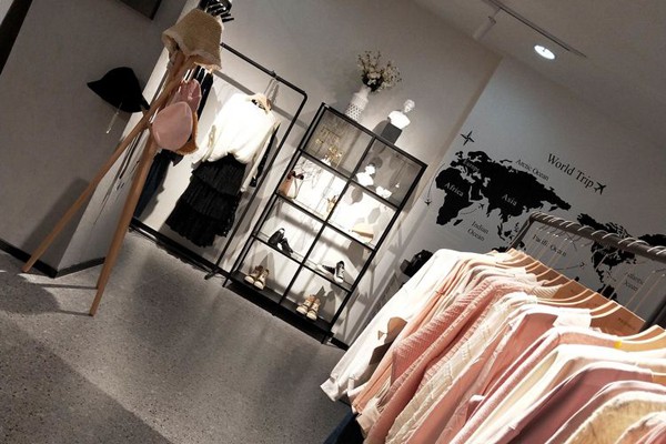 麦笈女装店铺展示