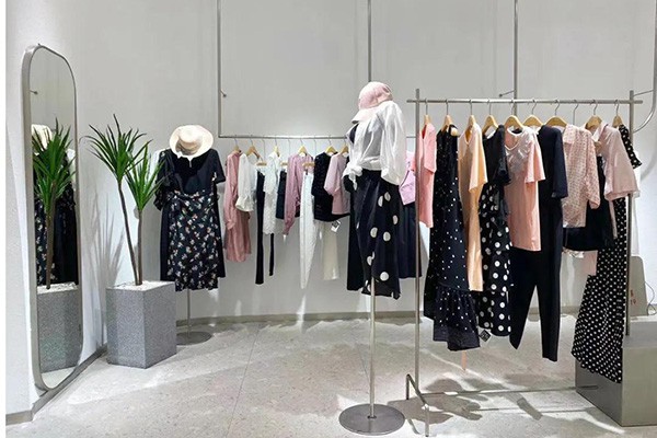 六町目女装店铺展示